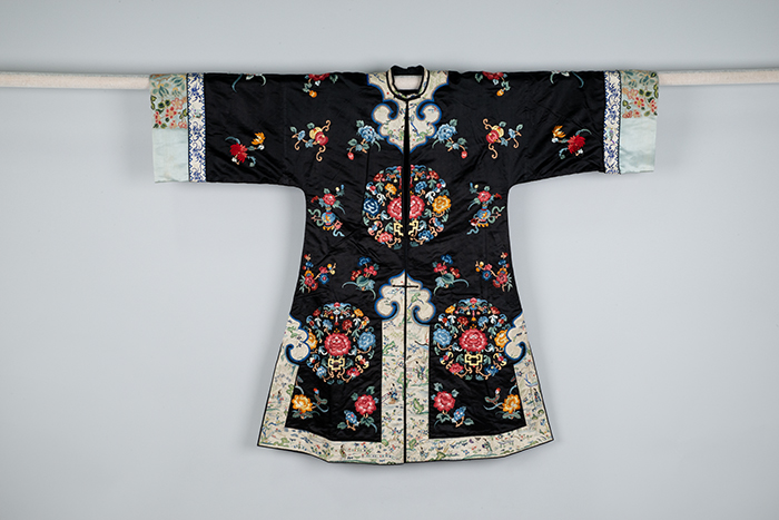 Image of Woman's Chinese robe, ca. 1890-1910
